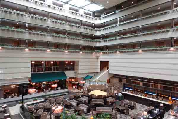 京都ブライトンホテルでの宿泊型謎解きイベントの様子