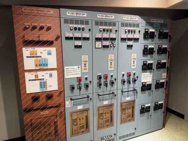 工場見学と謎解きを組み合わせた１日限定イベントの様子